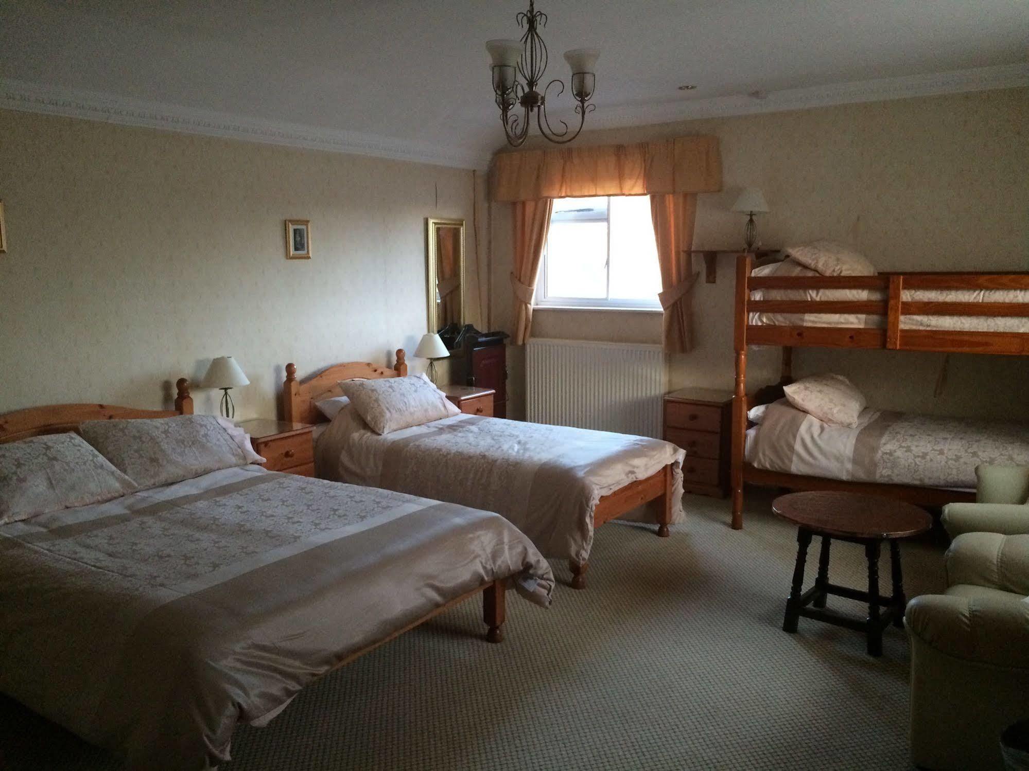 Half Moon Hotel Алфорд Экстерьер фото