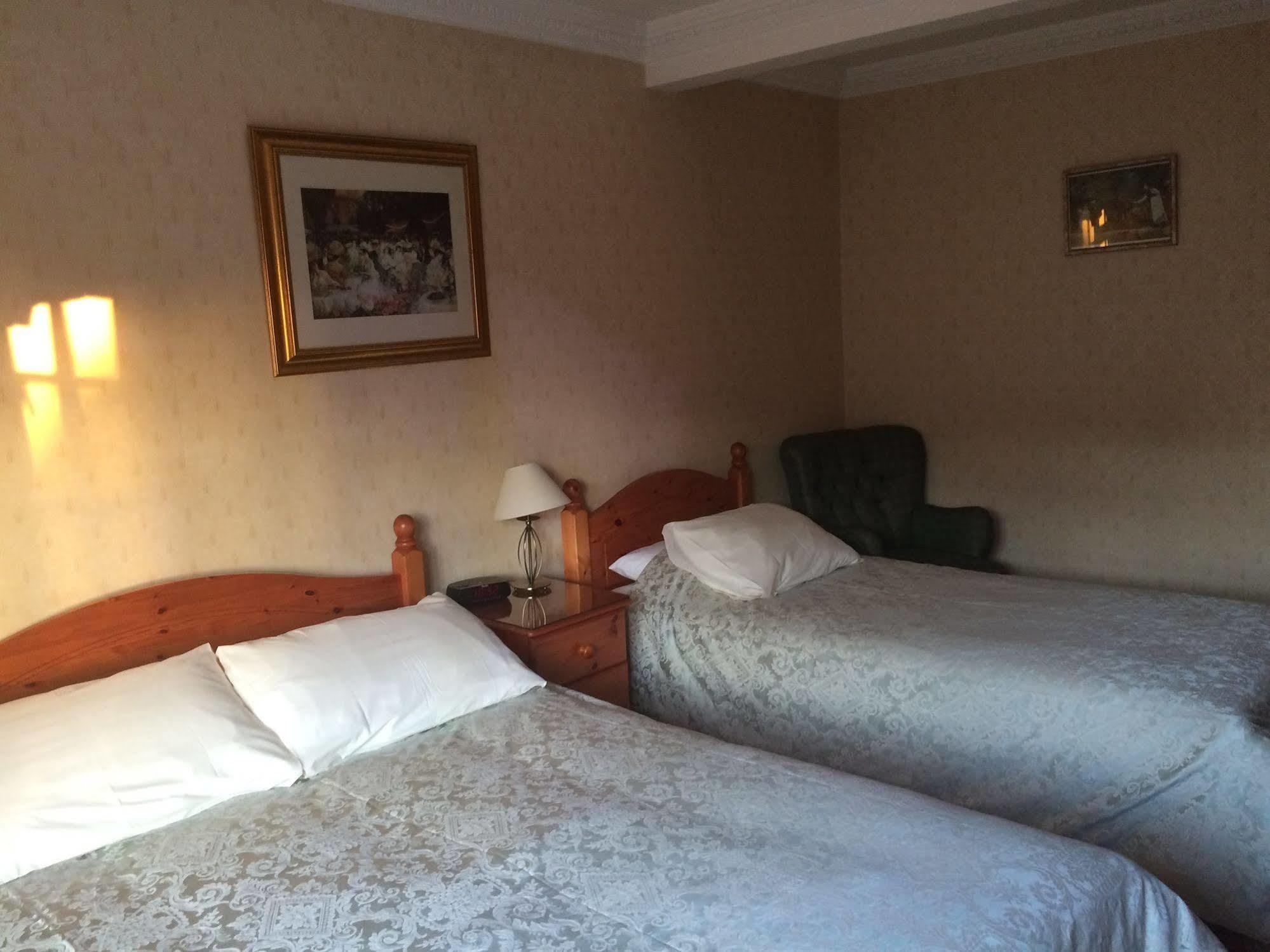 Half Moon Hotel Алфорд Экстерьер фото