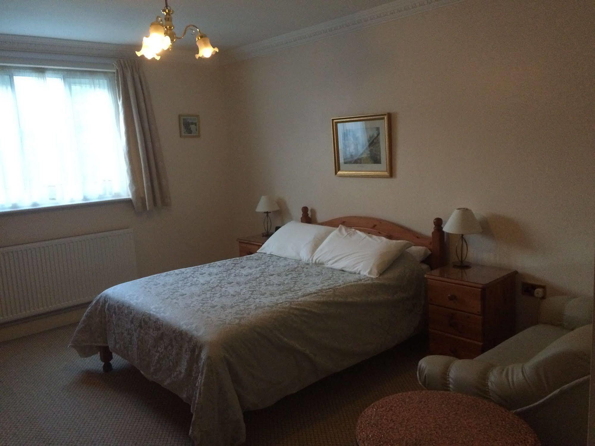 Half Moon Hotel Алфорд Экстерьер фото