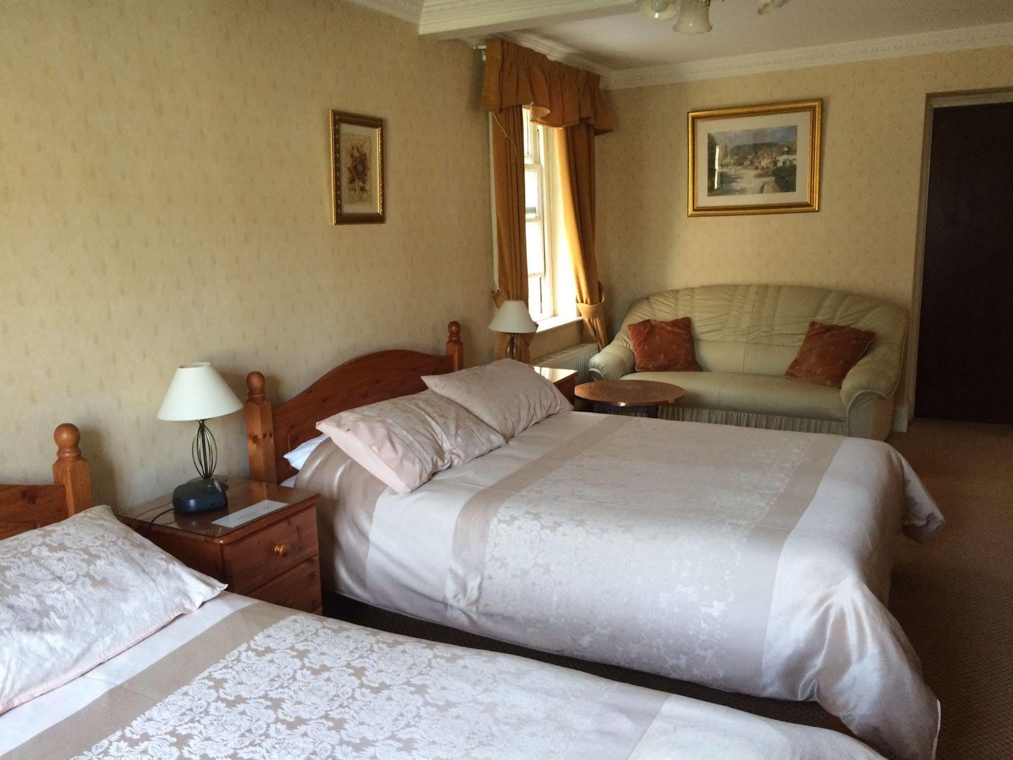 Half Moon Hotel Алфорд Экстерьер фото